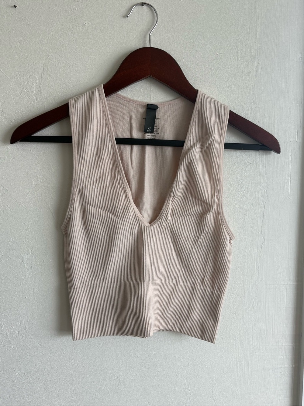 Alya Ribbed V-Neck Crop Tank - Nude Blush